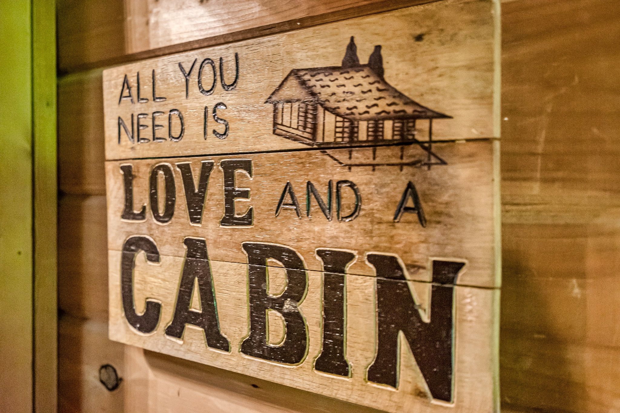 Love and a cabin wooden sign at Rustic Rooster Tennessee